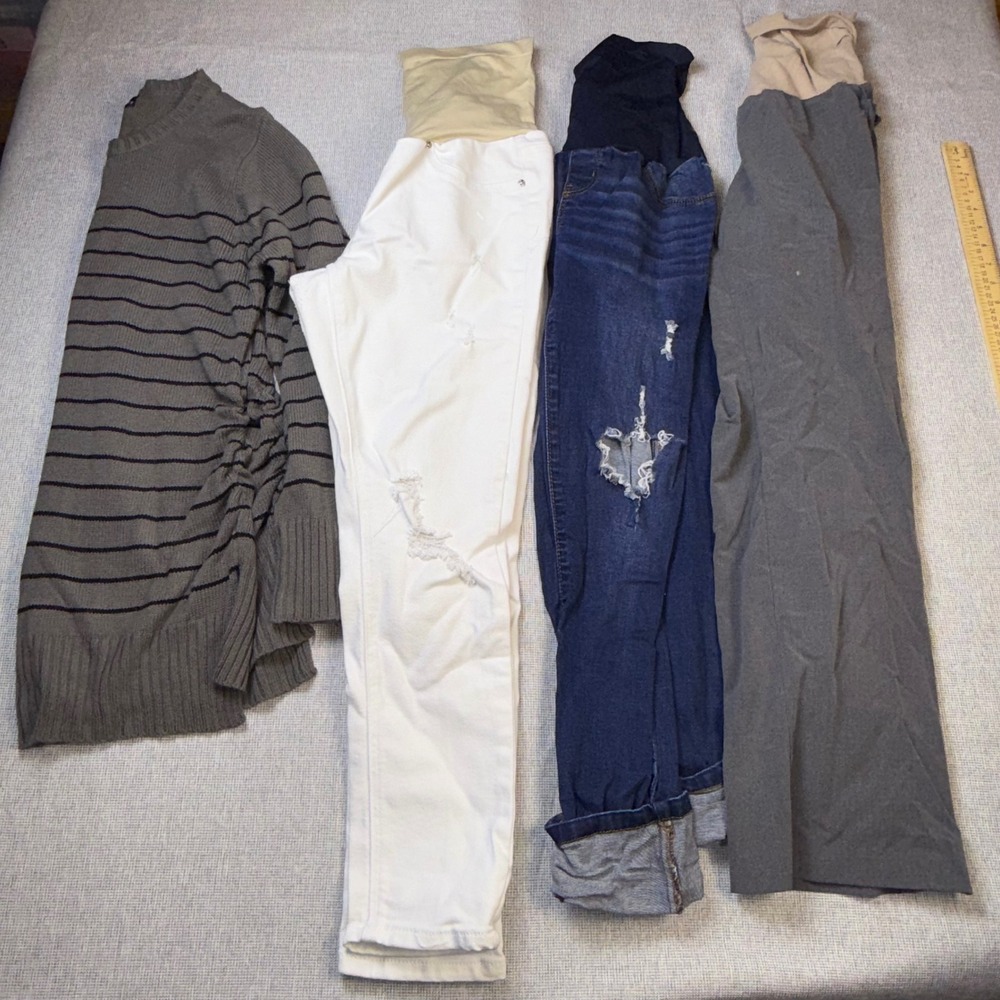 Maternity Lot XL Duetime Sweater Blue Savvy Distressed Jeans Motherhood Pants